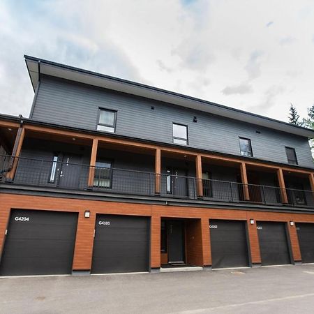 The Mac Shack By Revelstoke Vacations Apartment ภายนอก รูปภาพ
