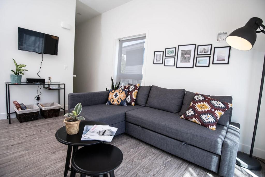 The Mac Shack By Revelstoke Vacations Apartment ภายนอก รูปภาพ