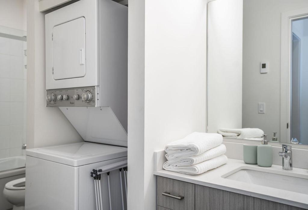 The Mac Shack By Revelstoke Vacations Apartment ภายนอก รูปภาพ
